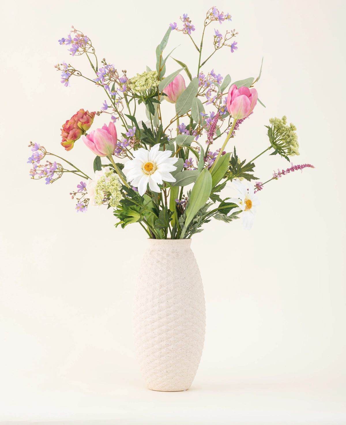 Le bouquet de fleurs artificielles en soie Pink Bloom Vibes est un magnifique arrangement de fleurs en soie qui apporte une élégance durable à n'importe quelle pièce.