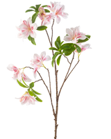 La fleur artificielle Begonia 99 cm blush a une seule branche avec de multiples fleurs de bégonia roses et blanches et des bouquets de feuilles vertes sur un fond blanc.