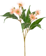 La branche artificielle d'eucalyptus fleurie de 62 cm vieux rose a de longues feuilles vertes et des fleurs rondes et vaporeuses rose clair avec des centres jaunes, parfaites comme décoration vieux rose et représentées isolées sur un fond blanc.
