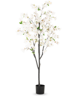 La Fleur de Cerisier Artificielle 180 cm blanche est un grand arbre artificiel avec plusieurs branches marron foncé, des fleurs blanches et des feuilles vertes dans un simple pot noir, sur un fond blanc uni.