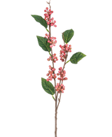 La Branche Artificielle Baies 64 cm rose présente de multiples grappes de petites baies roses rondes aux feuilles vertes dentelées sur de fines tiges brunes, le tout isolé sur un fond blanc.