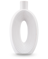 De Vaas Soft Bloom 27 cm off-white is een moderne keramiek vaas met een ovale vorm, concentrische ribbels, een hol midden, gladde afwerking en een kleine cilindrische hals - ideaal voor het tentoonstellen van zijden kunstbloemen.