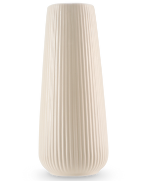 Le Vase Dust 20 cm beige est un grand vase en céramique blanc cassé avec une finition mate lisse et des nervures verticales. Son design moderne légèrement effilé le rend parfait comme vase pour fleurs artificielles.