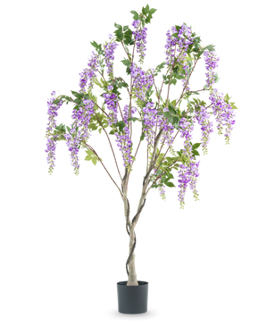 La plante Wisteria artificielle de 180 cm a un tronc torsadé avec des bouquets réalistes de fleurs violettes et de feuilles vertes sur un fond blanc.