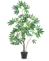 La Plante Artificielle Chanvre Feuilles de Cannabis 120 cm est une plante artificielle haute en pot avec plusieurs branches fines et des bouquets de grandes feuilles vertes aux bords dentelés sur un fond uni blanc.