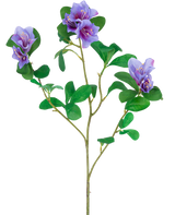 La Fleur Artificielle Rhododendron Azalea 73 cm violet a une tige avec des feuilles vertes et trois bouquets de fleurs violettes avec des détails jaunes et blancs, isolées sur un fond blanc.