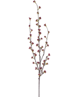 De Kunsttak Callicarpa 104 cm paars heeft slanke takken met meerdere dunne stelen, elk versierd met kleine trosjes dieppaarse knoppen, tegen een effen witte achtergrond.