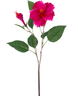 De Kunstbloem Hibiscus 64 cm roze heeft een enkele kunststengel met groene bladeren, een grote open roze bloem en een gesloten knop, allemaal tegen een effen witte achtergrond.