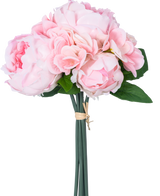 Le Bouquet Artificiel Mix Flowers Real Touch Rose 30 cm est composé de pivoines artificielles rose clair et d'hortensias aux feuilles vertes, liées entre elles par une corde marron, sur un fond blanc uni.