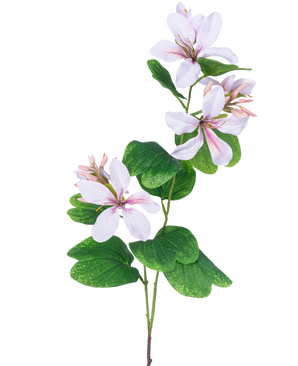 La Fleur Artificielle Rhododendron 85 cm rose clair a une tige verte élancée avec des bouquets de grandes fleurs blanches au cœur et aux nervures rose clair, accentuées par de larges feuilles vertes, sur fond blanc.