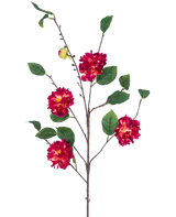 La Fleur Artificielle Camélia Japonais 95 cm Rouge Vin a une branche brune avec des feuilles vertes, des bouquets de fleurs rouge vin et jaune vif et un petit bourgeon fermé, le tout sur un fond blanc.