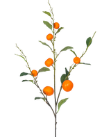 Une branche de mandarine artificielle de 93 cm orange avec des feuilles vertes et un certain nombre de mandarines oranges mûres est représentée sur un fond blanc uni.