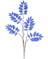 Une illustration à l'aquarelle de la Fougère Branche Artificielle ramifiée, une branche artificielle de 83 cm avec de multiples tiges fines et des bouquets de feuilles bleues, sur fond blanc.