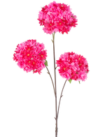 La Branche Artificielle Fleur de Cerisier 85 cm rose a une seule tige avec trois bouquets de fleurs de cerisier artificielles rose vif et des feuilles vertes sur de fines branches brunes, isolées sur un fond blanc.
