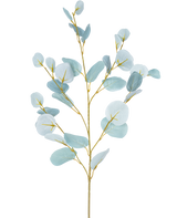 La Branche Artificielle d'Eucalyptus 84 cm est une tige artificielle unique à branches multiples, avec des feuilles rondes bleu-vert clair sur un fond uni blanc.