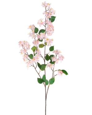 La fleur artificielle Peach Blossom 140 cm rose est une branche artificielle avec des fleurs de pêcher rose clair et des feuilles vertes sur de fines tiges brunes, représentées isolées sur un fond blanc.