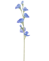 La fleur artificielle pois 64 cm bleu a une seule tige verte mince avec plusieurs fleurs bleues délicates et des boutons verts répartis sur toute sa longueur, sur un fond blanc uni.