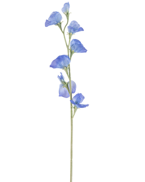 La fleur artificielle pois 64 cm bleu a une seule tige verte mince avec plusieurs fleurs bleues délicates et des boutons verts répartis sur toute sa longueur, sur un fond blanc uni.