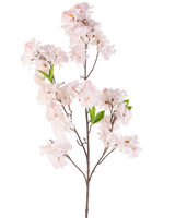 La Fleur Artificielle Fleur de Cerisier 119 cm blush possède une seule branche de fleur de cerisier avec des bouquets de fleurs rose clair et quelques feuilles vertes sur un fond blanc.