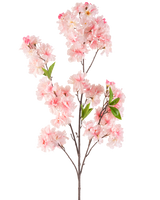 La Fleur de Cerisier Artificielle 119 cm rose présente plusieurs bouquets de fleurs de cerisier rose clair et de feuilles vertes sur une branche, sur un fond blanc.