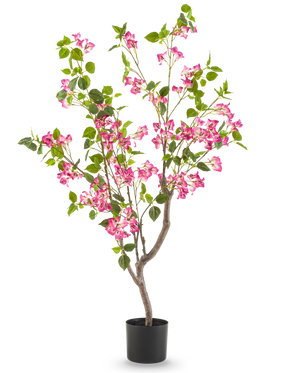 Le Bougainvillier Artificiel 120 cm possède de multiples branches, des feuilles vertes et des bouquets de fleurs rose vif sur un fond blanc uni.