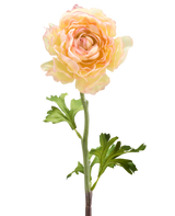 La Fleur Artificielle Renoncule 51 cm rose saumon a une seule fleur de renoncule artificielle dans des tons rose saumon doux avec des pétales superposés et des feuilles vertes sur une longue tige, sur un fond blanc.