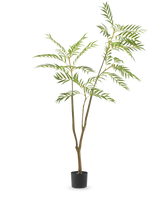 La plante artificielle Mahonia 150 cm est un grand arbre artificiel en pot avec des troncs bruns minces et des feuilles vertes longues et étroites, représenté sur un fond blanc uni.