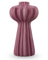 Le Vase Morning Dawdrop 25 cm violet est un grand vase sculptural avec une finition mate violet foncé, des arêtes verticales et un sommet bulbeux qui se rétrécit vers une base élancée, sur un fond blanc uni.