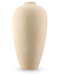 Un vase Calm Bloom grand et structuré en blanc cassé, mesurant 42 cm de haut et avec une ouverture étroite en haut, représenté sur un fond blanc uni.