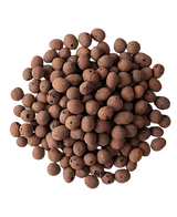 Un tas lâche de sac Hydro Granules de 10 litres, des granules ronds d'argile brune utilisés comme milieu de culture dans le jardinage hydroponique et aquaponique, présentés sur un fond blanc.