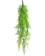 La plante artificielle suspendue Asparagus UV 80 cm est une fougère artificielle aux feuilles vert clair qui tombent sur un fond blanc.