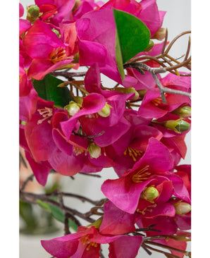 Gros plan de la fleur artificielle Bougainvillier 90 cm violet, avec des pétales violets vibrants, des feuilles vertes et de fines tiges brunes avec des centres jaune-vert détaillés pour un accent floral réaliste.