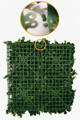 Kunsthaag Buxus blauw 50x50 cm: UV-paneel met kunstmatig buxusblad dat op een groen kunststof rooster is aangebracht. Een cirkelvormige inleg aan de bovenkant toont een close-up van het vergrendelingsmechanisme waarmee meerdere panelen aan elkaar kunnen worden gekoppeld.