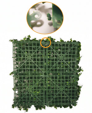 Haie artificielle Buis bleu 50x50 cm : Panneau UV avec feuille de buis artificielle posée sur une grille en plastique vert. Une incrustation circulaire en haut montre un gros plan du mécanisme de verrouillage qui permet de relier plusieurs panneaux entre eux.