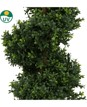 Gros plan sur le Buis Artificiel Spirale style Romain UV 90cm, une plante artificielle luxuriante aux feuilles denses et brillantes qui poussent en spirale autour du tronc. Un logo UV avec une icône de soleil en haut à gauche indique la résistance aux UV.