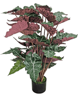 La plante artificielle Alocasia 100 cm vert/rouge a de grandes feuilles vert foncé avec des nervures blanches proéminentes et un dessous rouge-violet, présentées dans un pot noir.