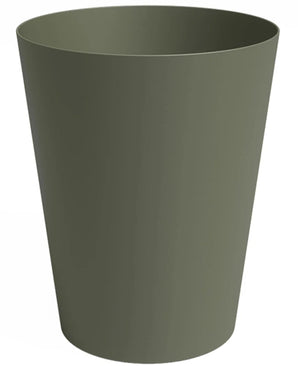 La Jardinière Porto Ø40cm x H50cm est une jardinière cylindrique vert olive avec une forme légèrement effilée et une surface lisse, présentée sur un fond blanc.