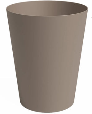 La Jardinière Porto Ø40cm x H50cm est une jardinière cylindrique unie de couleur taupe avec une surface lisse et un dessus légèrement évasé, sur fond blanc.