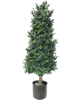 La Plante Artificielle Buis Pyramide UV 90 cm possède des feuilles vertes denses de forme conique, dans un pot noir. Avec une protection UV, il est parfait pour les plantes de jardin et conserve sa beauté sur un fond blanc.