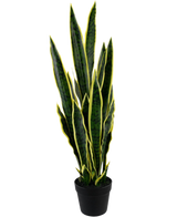 La plante artificielle Sansevieria Laurentii 92 cm en pot décoratif présente de hautes feuilles dressées vertes aux bords jaunes, sur un fond uni blanc.