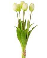Het Kunsttulpenboeket Real Touch Groen/wit 40cm heeft vijf levensechte witte tulpen met groene stengels en bladeren, samengebonden met touw, tegen een eenvoudige witte achtergrond.