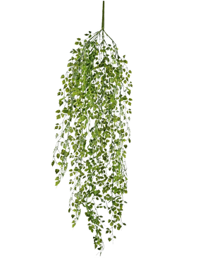 La plante artificielle suspendue mini lierre 91 cm possède des feuilles vertes sur de fines tiges sur un fond uni blanc.