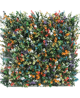 La Haie Artificielle Buis multicolore 50x50 cm UV est un panneau carré de buis artificiel dense avec de petites feuilles et des bouquets de fleurs orange, blanches, rouges, jaunes, violettes et bleues sur un fond quadrillé en plastique vert.