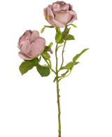 Une seule rose artificielle Deluxe de 55 cm à tige violette avec deux roses mauves poussiéreuses et des feuilles vertes, sur un fond blanc uni.