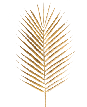 La Fougère Branche Artificielle 64 cm dorée possède une seule feuille de palmier dorée avec des feuilles longues et fines sur un fond blanc uni.
