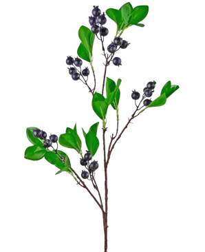 La branche artificielle Berry 76 cm violet a une branche avec des feuilles vert vif et des grappes de petites baies rondes violet foncé sur un fond blanc uni.