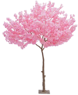 L'arbre artificiel Cherry Blossom Pink 270 cm est un grand sapin de Noël artificiel avec un tronc brun élancé et des grappes denses de fleurs roses éclatantes sur un fond blanc uni.