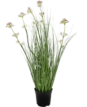 Le gazon artificiel poireau fleur oignon herbe bonsaï 61 cm ignifuge a de longues feuilles vertes fines et de longues tiges avec de petites grappes de fleurs violet clair, présentées dans un pot sur un fond blanc uni.