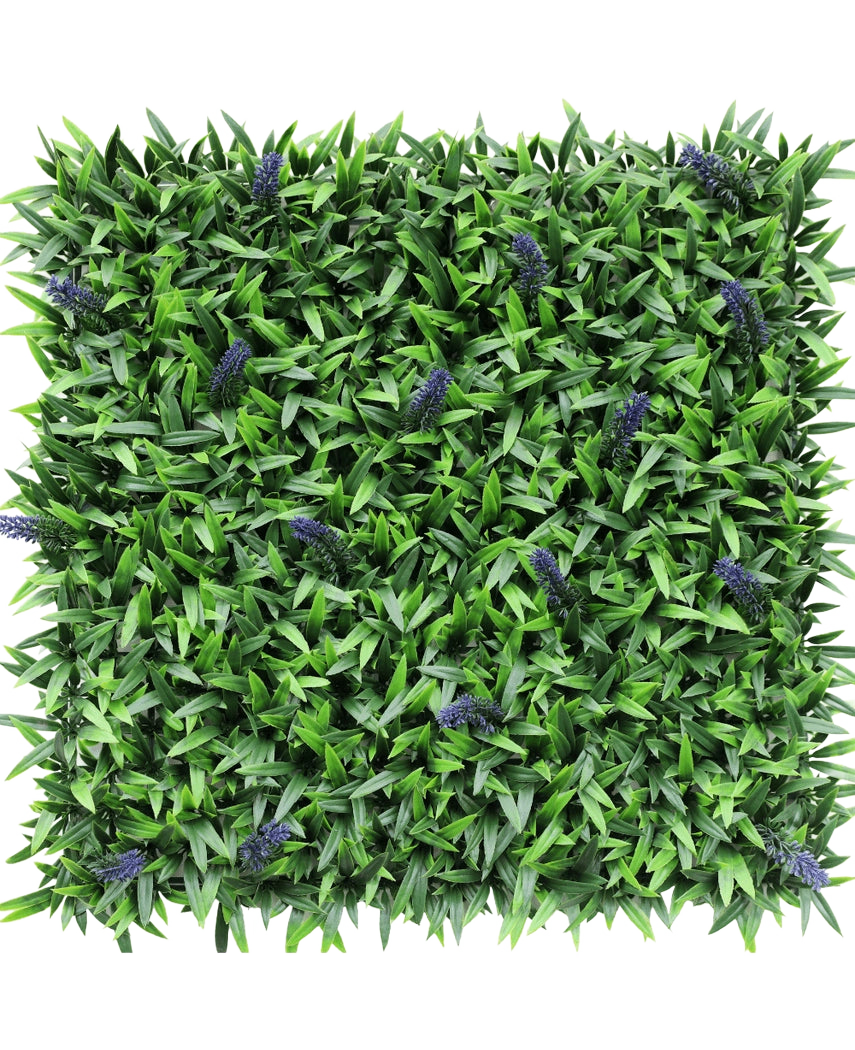 La Haie Artificielle Lavande 50x50 cm UV est un panneau carré de feuilles vertes artificielles avec de petits bouquets de fleurs de lavande violettes, représentées d'en haut sur un fond blanc.