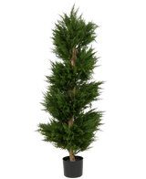Une plante artificielle de conifère spirale UV 120 cm, un conifère artificiel haut en forme de spirale avec des feuilles denses vert foncé et un tronc droit, représenté sur un fond blanc uni.